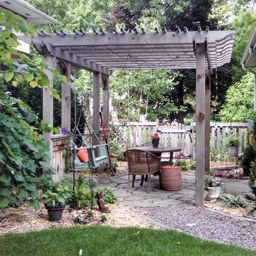 Traditional Boho Sideyard