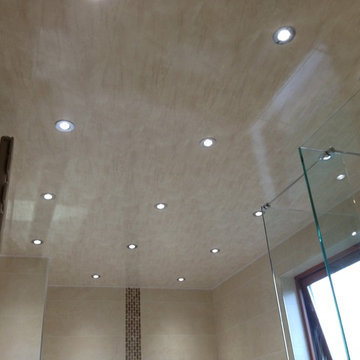 Wetroom: Porcelain & ceramic travertine effect.