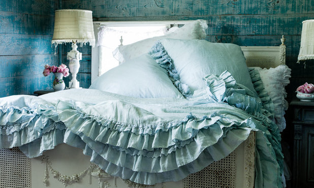 Стиль шебби-шик Спальня by Rachel Ashwell Shabby Chic Couture