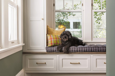 Inspiration for a mid-sized transitional home design remodel in Minneapolis