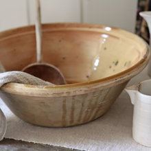 Artefacts: Porcelain; Pottery & Earthenware