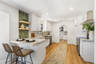 Kitchen - kitchen idea in Houston