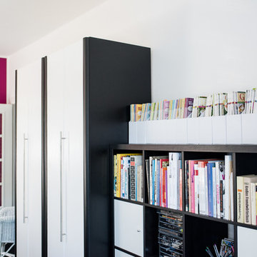 Der alte Kleiderschrank und das neue Regal - wie füreinander gemacht