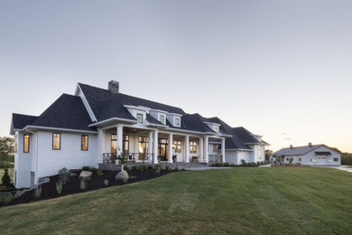 Inspiration for a cottage exterior home remodel in Minneapolis