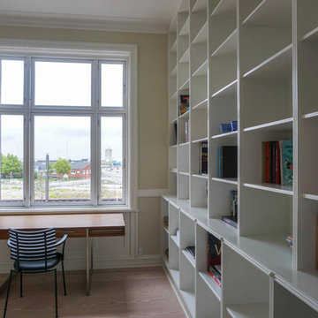 Kombineret bibliotek og hjemmekontor