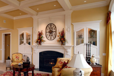 Photo of a traditional living room in Cincinnati.