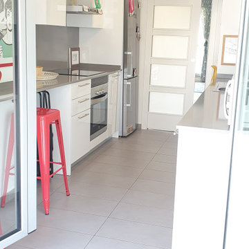 Cocina moderna y luminosa