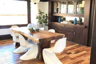 Arts and crafts dining room photo in Los Angeles