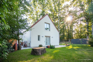 Shabby-chic style garden shed and building in Paris.