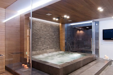 Immagine di una cucina design di medie dimensioni con ante lisce, ante bianche e pavimento in legno massello medio