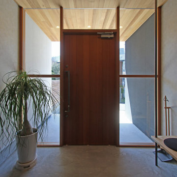 ガラスと木製ドア