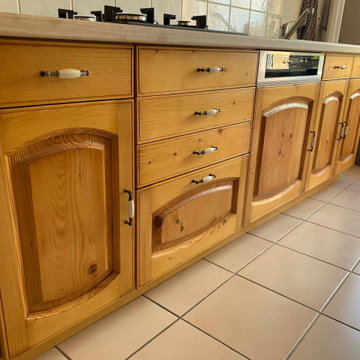 Restauration d'une cuisine en sapin / Refinishing pinewood kitchen cabinets