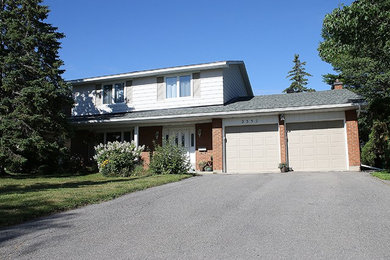 Traditional exterior home idea in Toronto