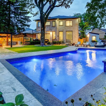 Backyard Entertaining Around a Big Tree