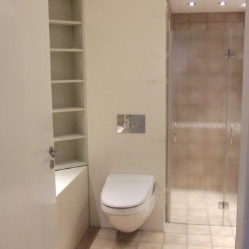 Dusch-WC "Aqua-Clean 8000+" an Corian-Wandverkleidung