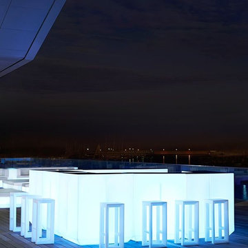 Vela Illuminated Outdoor Bar
