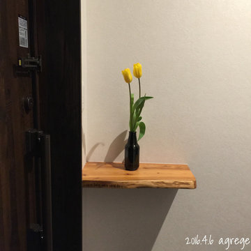レトロでモダンなおうち 玄関ホールの飾り棚