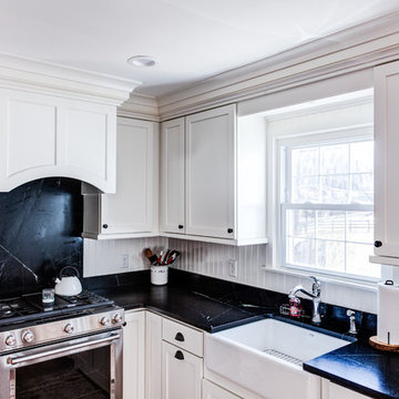 Black & White Farmhouse Kitchen
