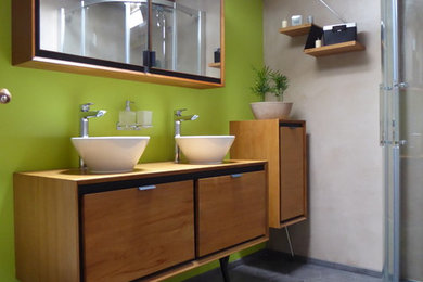 Inspiration for a contemporary bathroom in Toulouse.