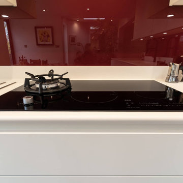 White L-shaped handleless kitchen