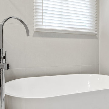 Luxury Bathroom with Natural & Modern Elements