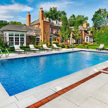 Lake Forest, IL Swimming Pool with Massive Thermal Shelf