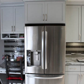 Starmark Maple Bridgeport in Pearl w/ Nickel Glaze Kitchen