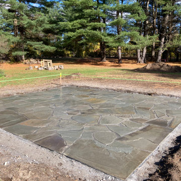 Irregular bluestone patio
