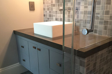 Minimalist bathroom photo in San Francisco