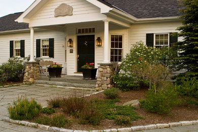 Cottage exterior home photo in Burlington