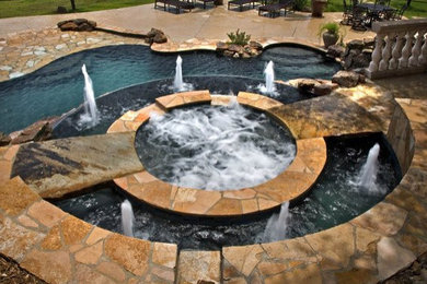 Custom Spa with Moat - By Dominion Pool Group, Inc.