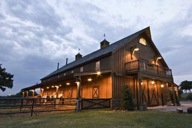 Cottage exterior home idea in Oklahoma City