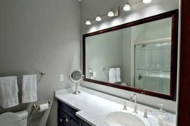 Bathroom - mid-sized modern bathroom idea in New York