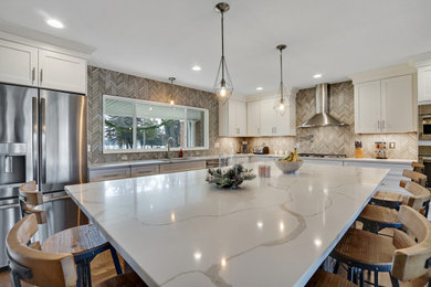 Inspiration for a transitional kitchen remodel in Detroit