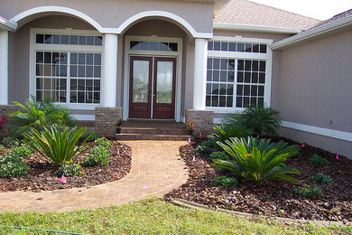Inspiration for a timeless exterior home remodel in Tampa