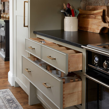 Traditional Farmhouse Kitchen With Custom Cabinets