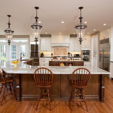 Letting Light and Dark Colors Combine in an Oakton VA home