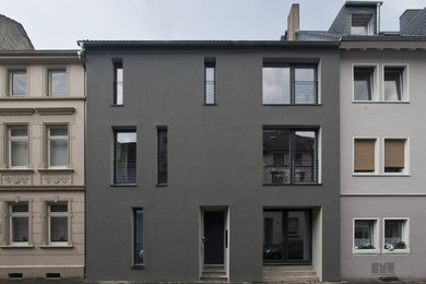 This is an example of a contemporary exterior in Cologne.