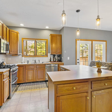 Contemporary Kitchen in North Canton