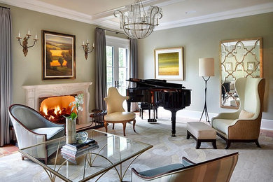 Inspiration for a classic living room in Chicago.