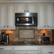 Travitine Backsplash With Medallion