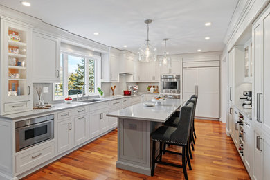 Example of a classic kitchen design in Philadelphia