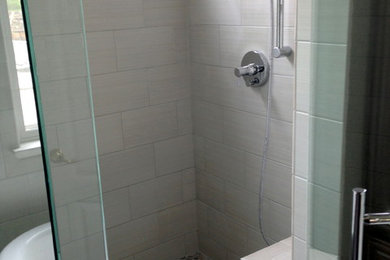 Bathroom - traditional bathroom idea in Sacramento