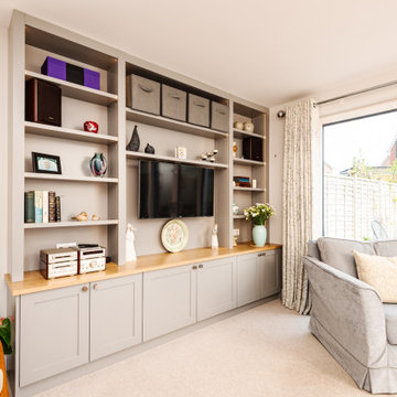 Media unit in period flat in Surrey