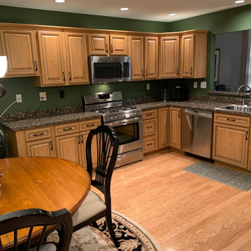 Cabinet refacing——maple glazed cabinets