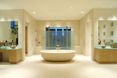 Bathroom - contemporary bathroom idea in Phoenix