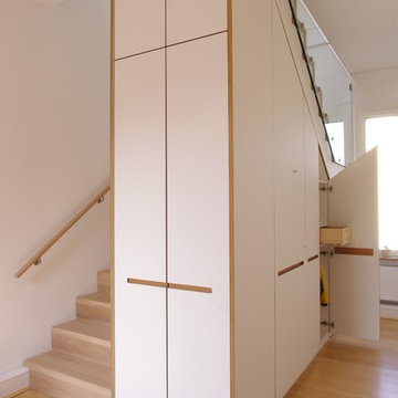 Einbauschrank unter einer Treppe