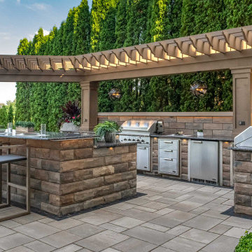 Entertainer's Dream - Grand Outdoor Kitchen