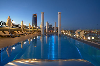 Terraza y piscina del Hotel Monte Triana.