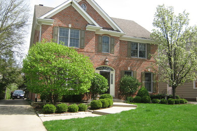 Photo of a traditional landscaping in Chicago.